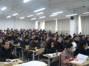 学员在专心停课